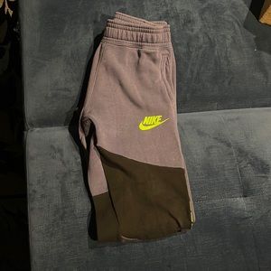 Kid sweats! Large Nike kid sweats! Purple with green and black